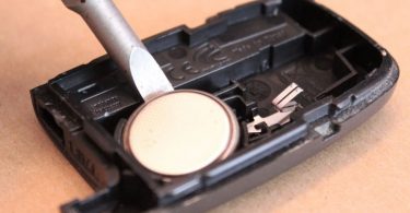 Extract and Replace Battery In Your Honda Key Fob