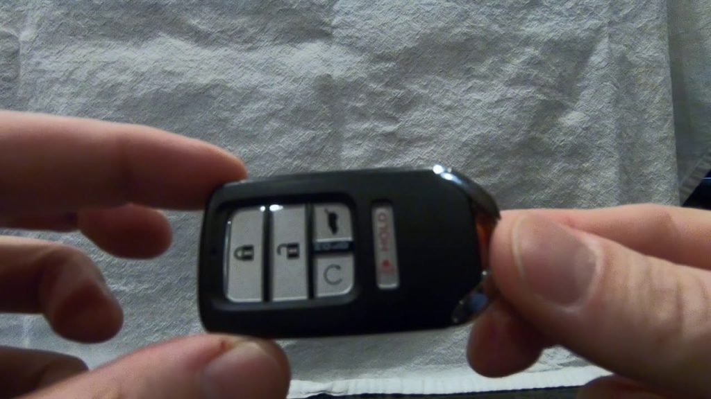 Extract and Replace Battery On Your Honda Key Fob
