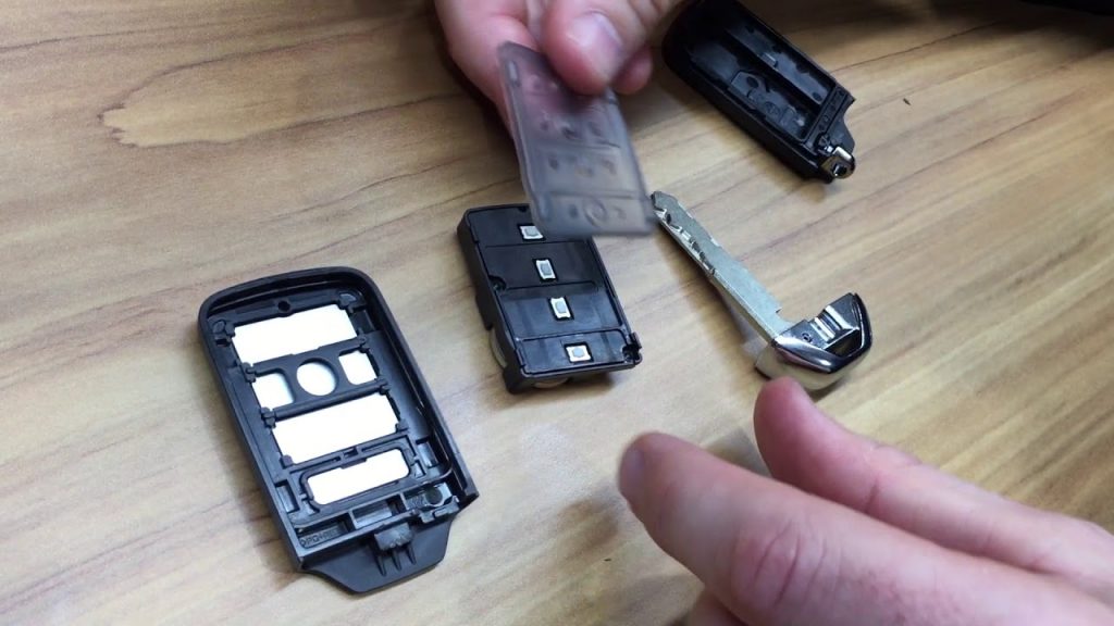 How to Get Battery Out of Honda Key Fob